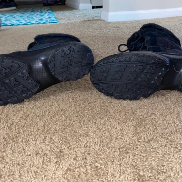 Size 11 Columbia snow boots - Picture 3 of 4